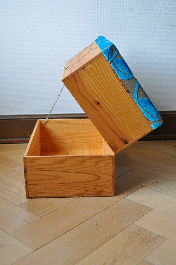 Truhen: Exklusive Sitztruhe/Sitzhocker/Möbel aus Weinkisten Mod. 10 – Neu (gemäss Beschreibung) aus Zürich von kisten-karl 2