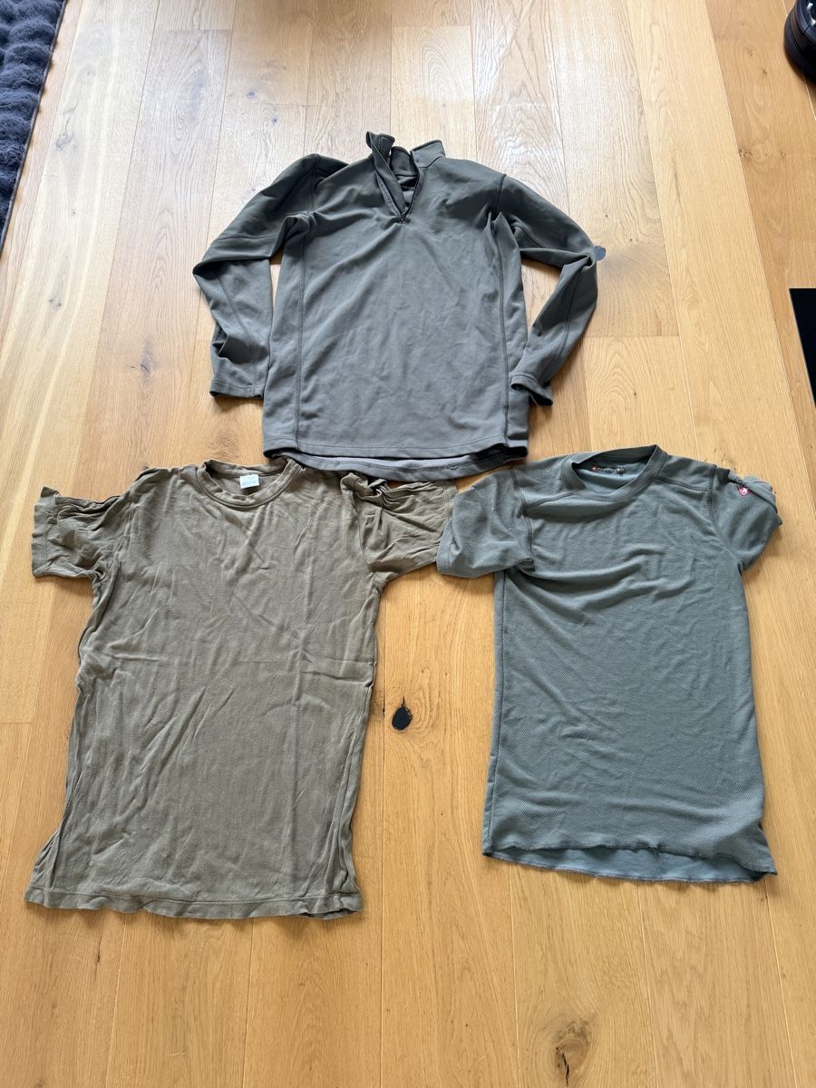 T-shirt: T-shirt Gnagi Swiss – Usato da Romont BE venduto da superyo