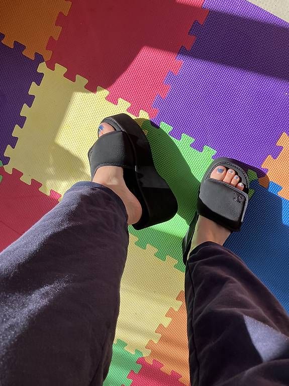 Scarpe da donna: BLACK SCUBA WAVE SLIP ON PLATFORMS - COURRÈGES – Usato da Basel venduto da Prinzessinsuperstar