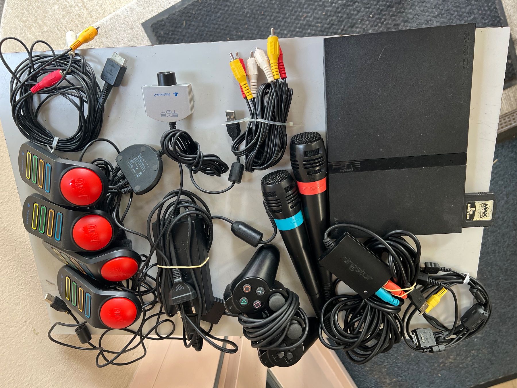 Sony Console: Playstation 2 Singstar Bundle mit Zubehör gebraucht – Usato da Gebenstorf venduto da Secondtronik