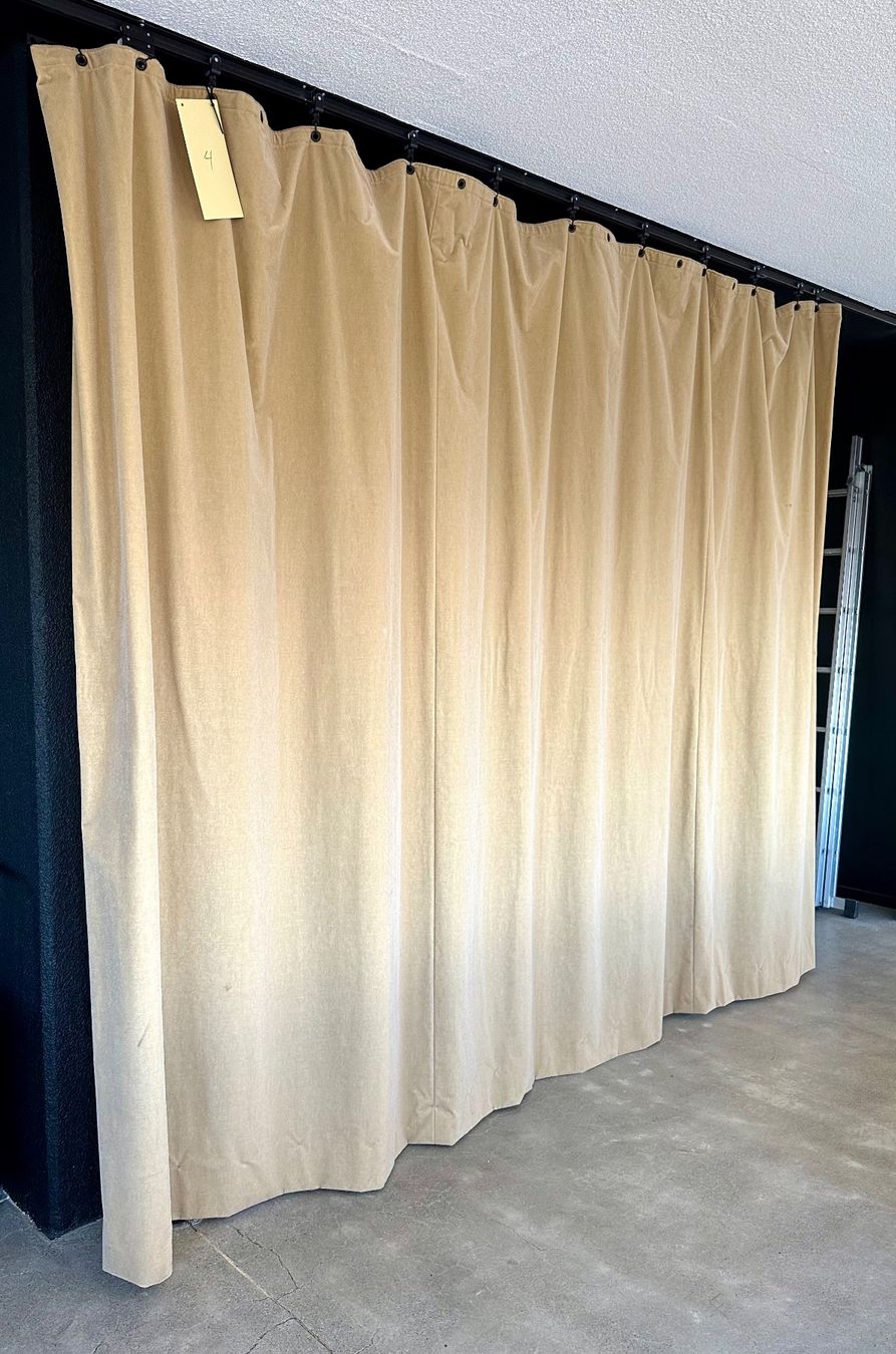 Tende: VORHANG - BÜHNEN VELOUR #4 – Usato da Zürich venduto da NIKI777