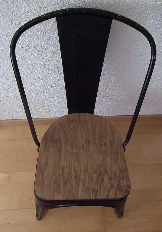 Stühle: Klasiker Metallstuhl  mit Holz   schwarz – Gebraucht aus Kriens von IsabelleW0102 1