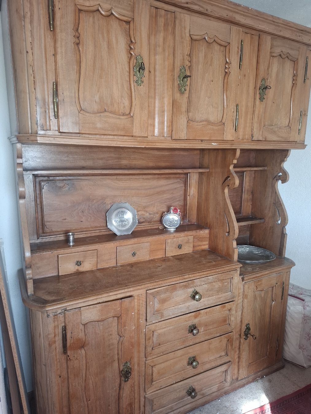 Credenze: Massives Nussbaumbuffet – Usato da Andelfingen venduto da andelfingerin 1