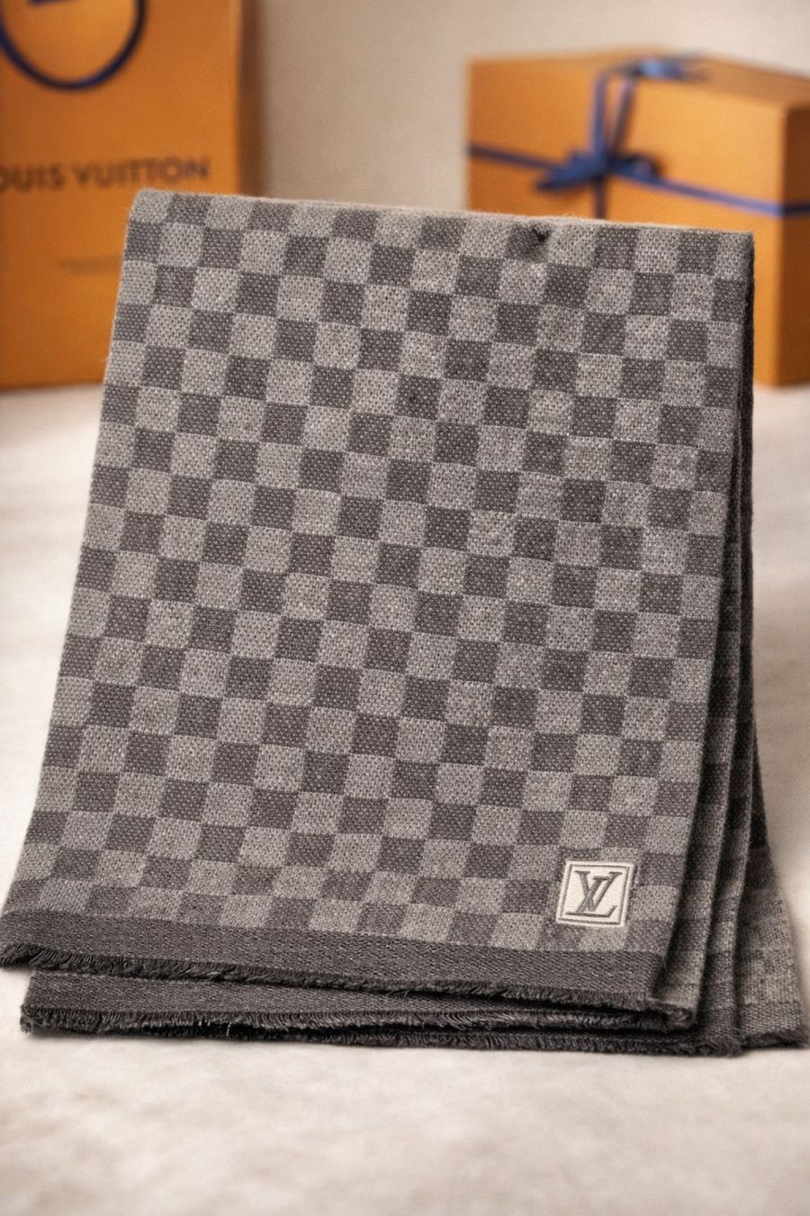 Louis Vuitton Foulard & Sciarpe: Louis Vuitton Petit Damier Schal – Usato da Kloten venduto da skit87 1