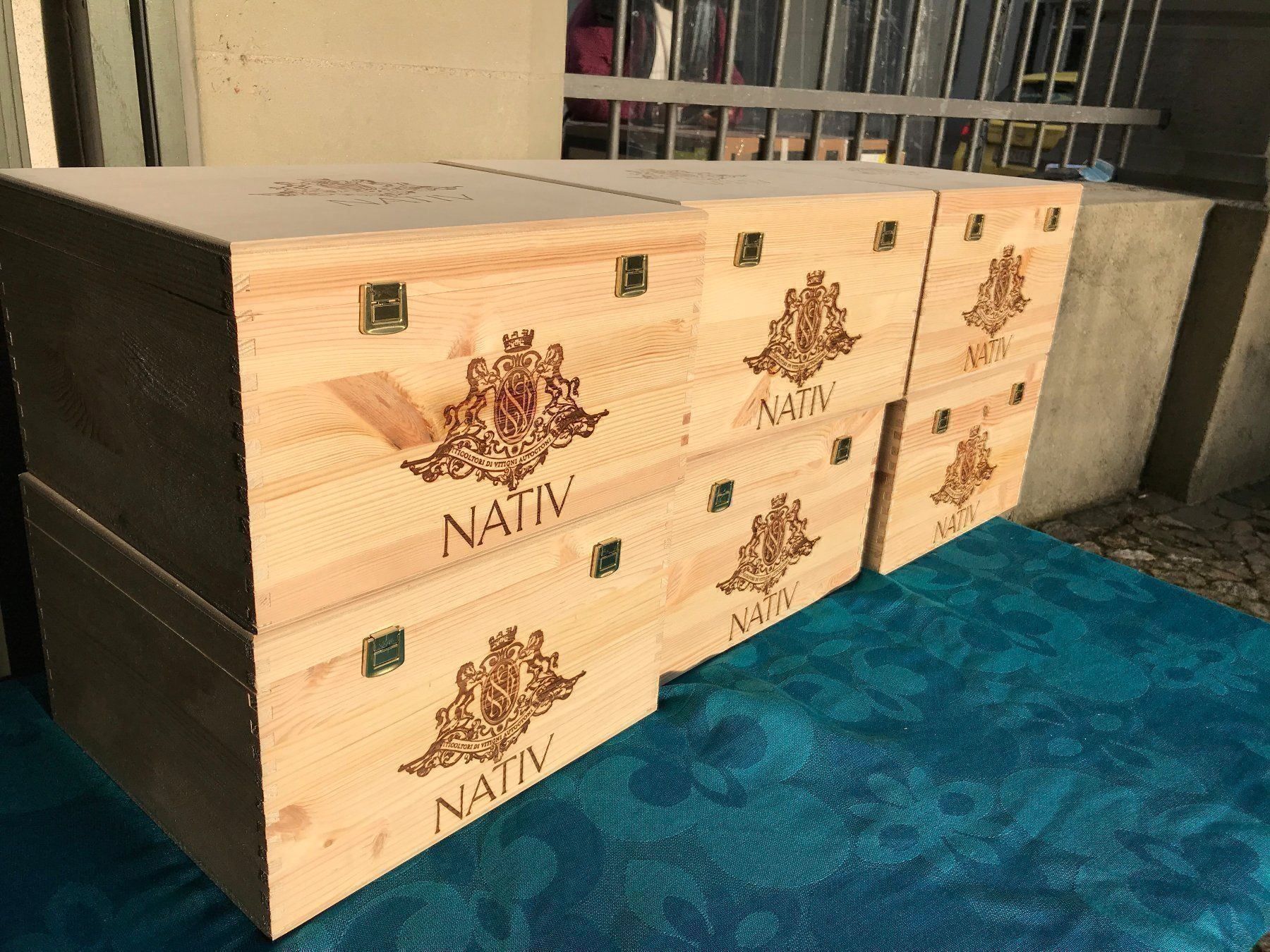 Altro: schöne Weinkiste mit Klappdeckel Nativ – Usato da Zürich venduto da atlantis77 6