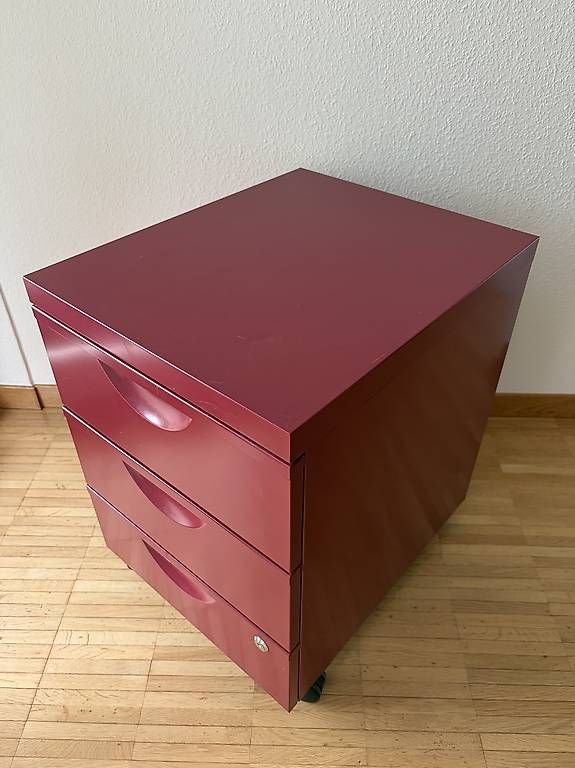 Banconi: Ikea Metall Rollcontainer Bordeaux Rot Büro Arbeitszimmer – Usato da Riehen venduto da j-unit 2