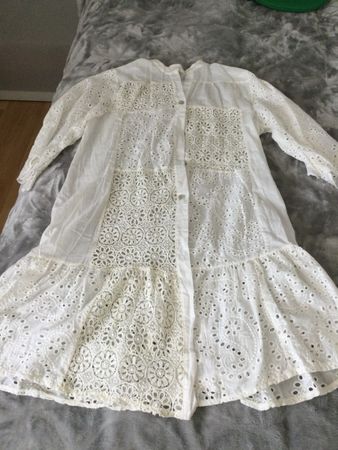 Supermodernes Spitzenkleid neu