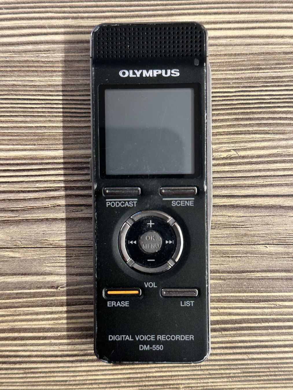 Olympus Registratori: Olympus DM-550 Digitales Diktiergerät / Voicerecorder – Usato da Zihlschlacht venduto da Padi27