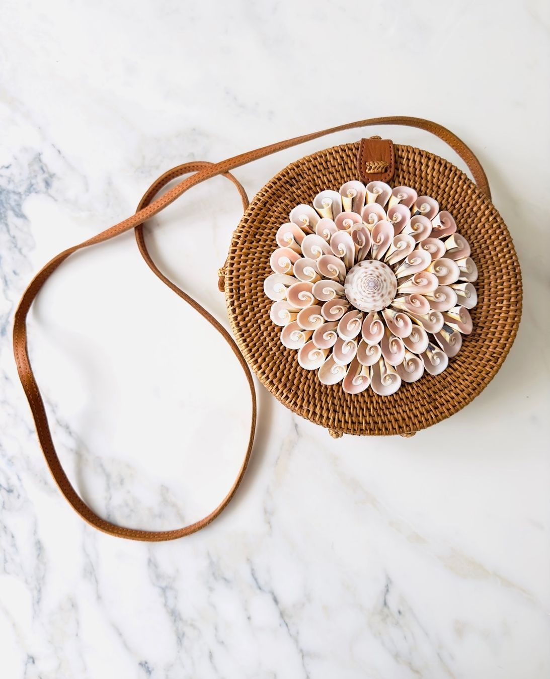 Sacs femmes: Rattan Tasche "Rosa Shell" – Neuf avec emballage d'origine à Bülach par duffy_fashion_avenue