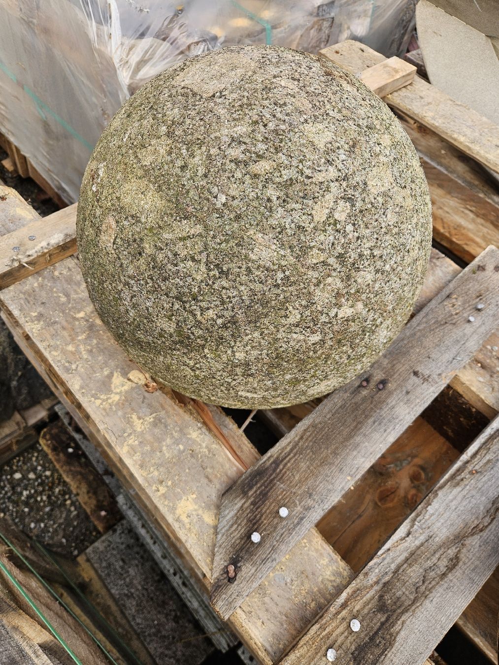 Steine & Dachziegeln: Steinkugel Rau  – Gebraucht aus Fischenthal von KevinE01