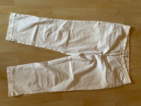 Hosen weiss 3/4 lang, Grösse 44 guter Zustand