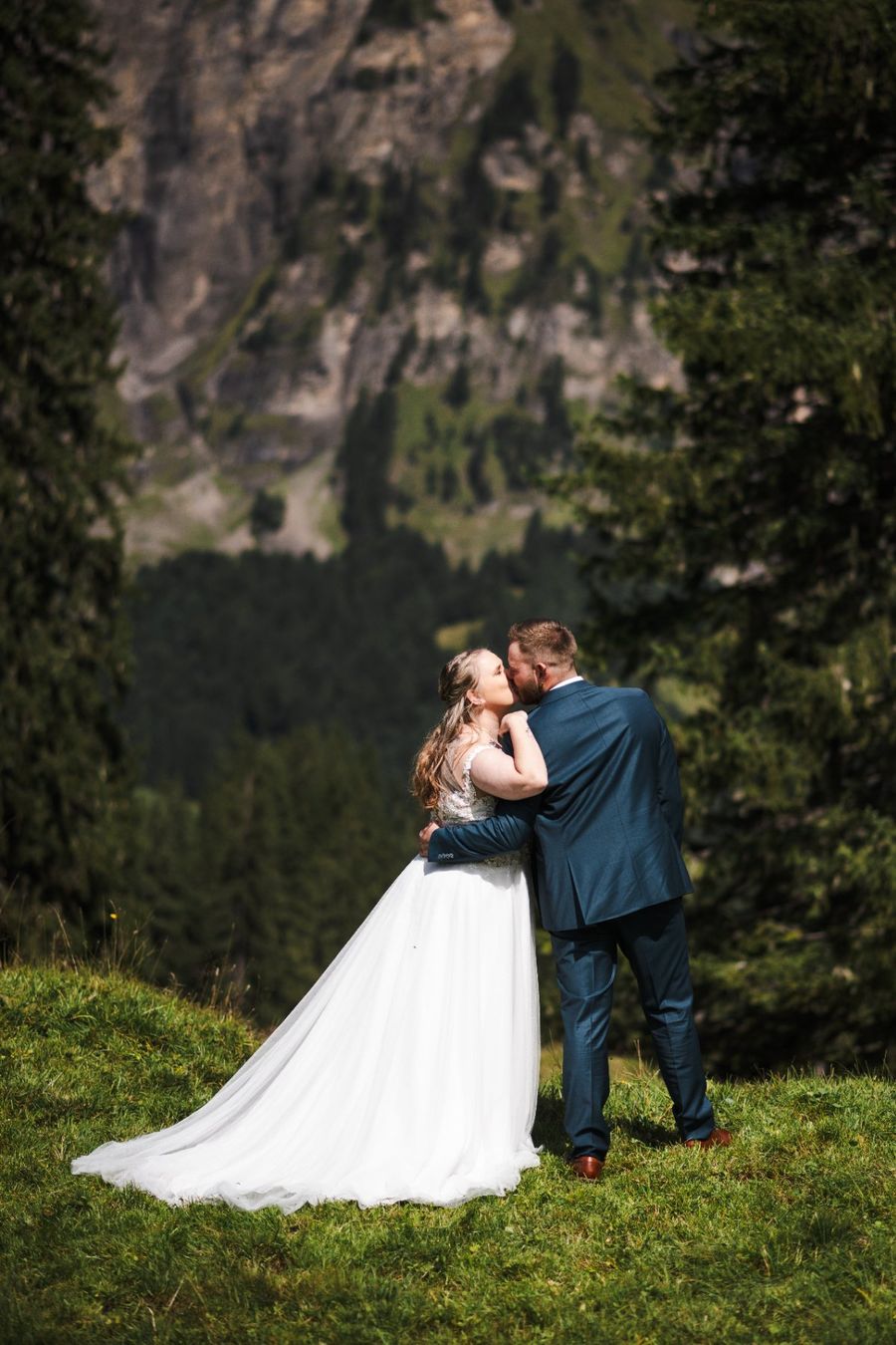 Kleider: Secondhand Brautkleid Bianco Evento "Alice", Grösse 52 – Gebraucht aus Brunnen von Herzig-Brautmode 3