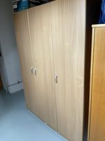 3-Türiger Kleiderschrank