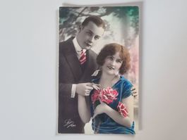 Carte postale colorisée, 1927, couple romantique.