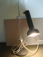 Klassische Tischlampe mit schwarzem schwerem Gusseisen Fuss