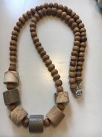 aparte Kette aus echten Steinen