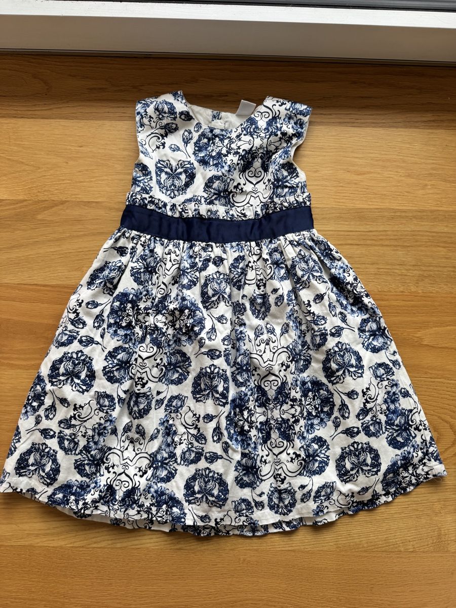 Vestiti & Gonne: Mädchen Kleid Blumenmuster Grösse 122 – Usato da Birrwil venduto da Annaluna
