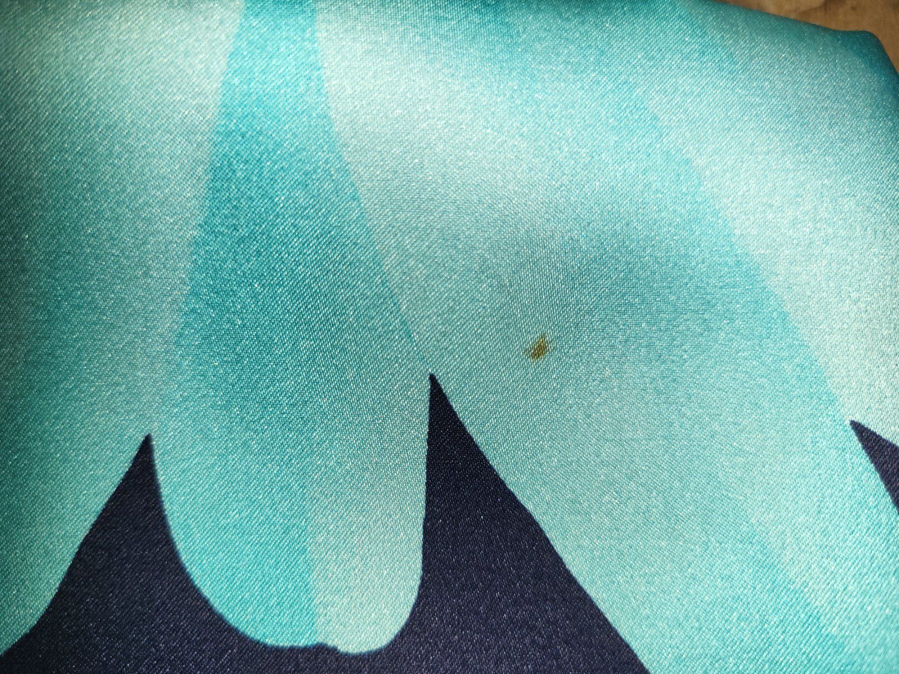 Foulard & Sciarpe: Grosses Foulard mit Blumen – Nuovo (secondo la descrizione) da Guggisberg venduto da Aegertenlehn 1