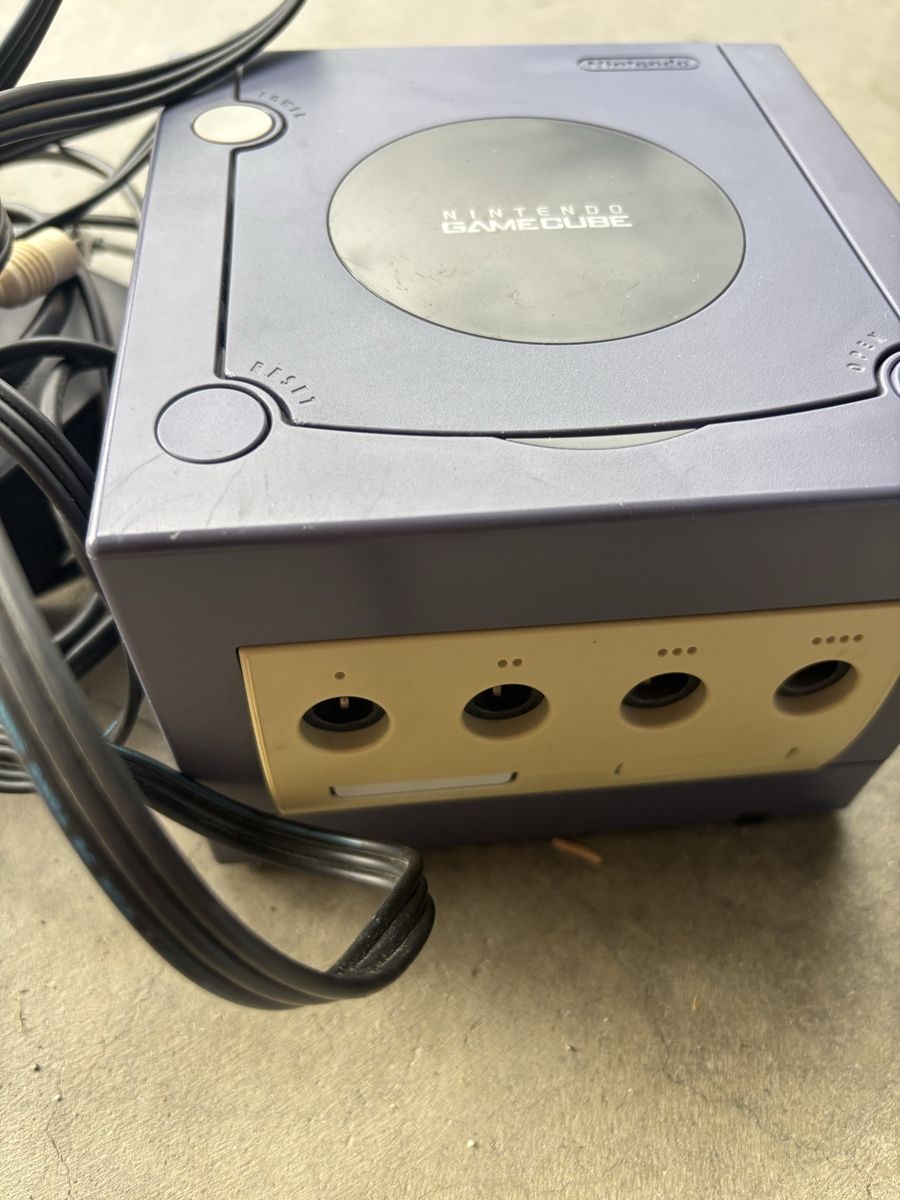 Nintendo Consoles: Nintendo GameCube console violette avec accessoires – D'occasion à Corin-de-la-Crête par Iggyjones 2