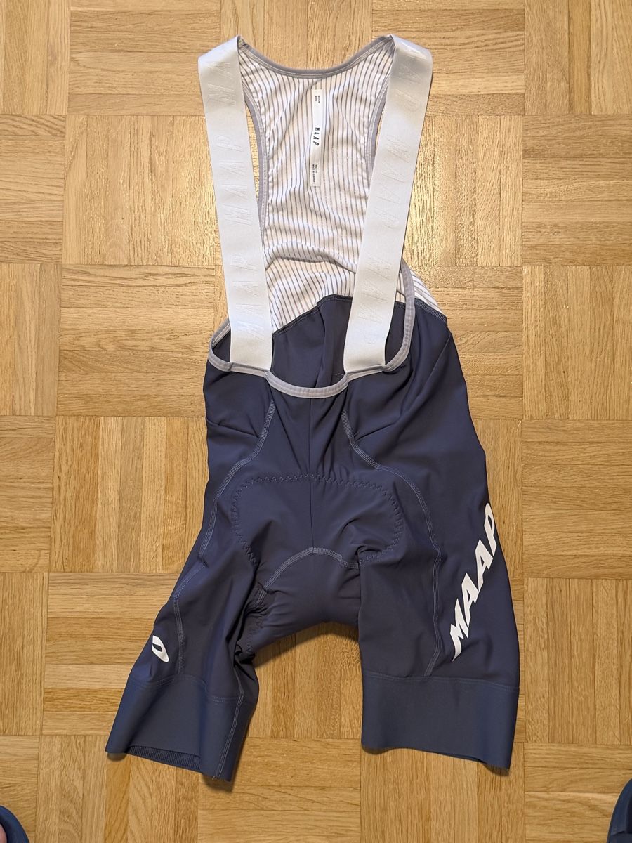 Canottiere & Pantaloni: MAAP Kit neuwertig – Nuovo (secondo la descrizione) da Rheinfelden venduto da DA__RIO 2