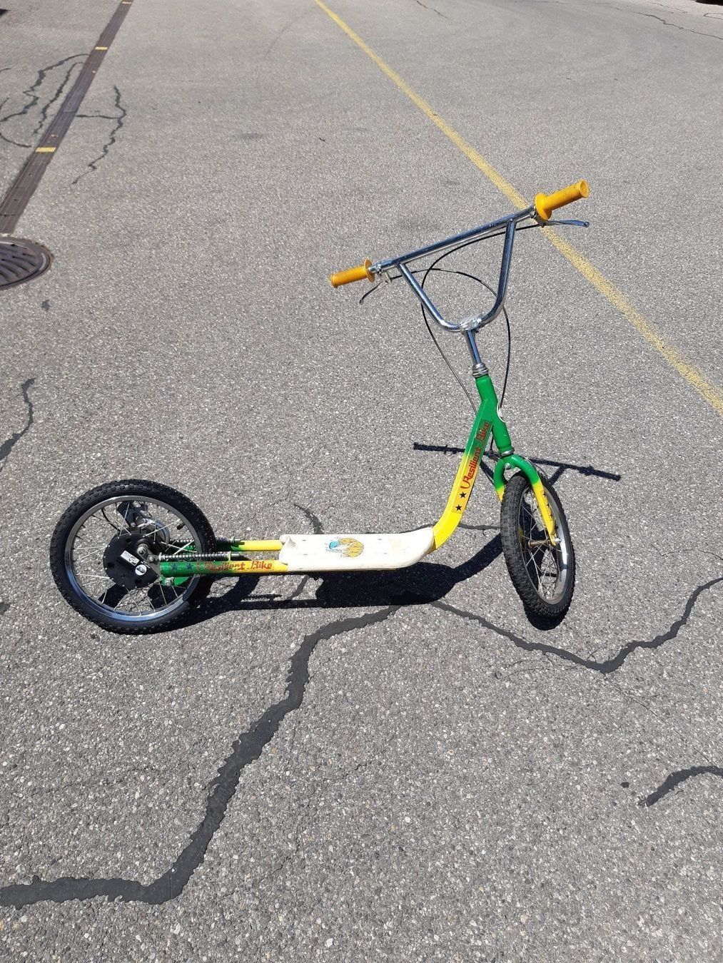 Kickboard: Trottinett  Resilient Bike – Gebraucht aus Pieterlen von Dyui