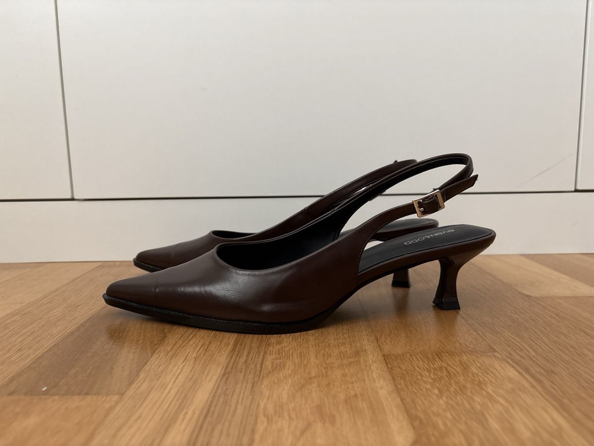 Scarpe da donna: Slingback Pumps, Kitten Heels – Nuovo (secondo la descrizione) da Unterägeri venduto da jmo_m9n6