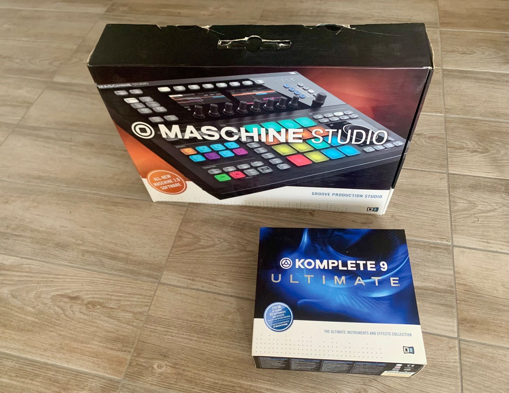 Native Instruments Strumenti musicali: Native Instruments MASCHINE STUDIO + KOMPLETE 9 ULTIMATE Ful – Usato da Forel (Lavaux) venduto da Mello05