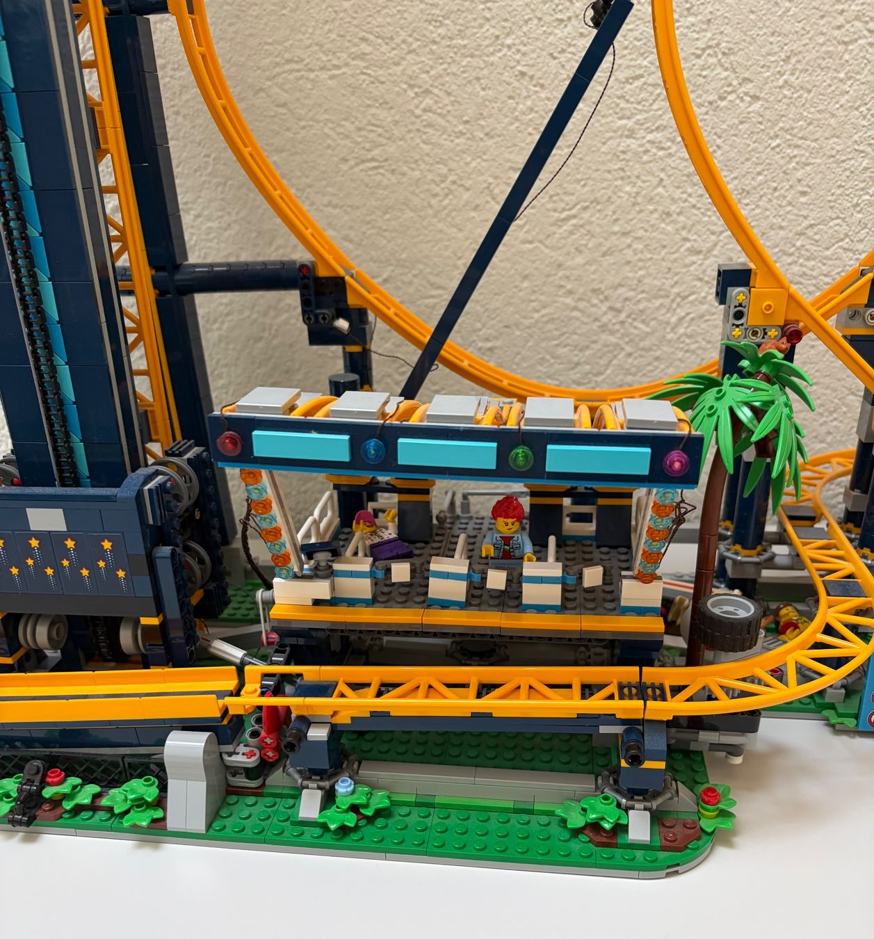 Lego Spielzeuge: LEGO Looping-Achterbahn 10303 mit Lichtset – Gebraucht aus Herisau von Gonzo17 1