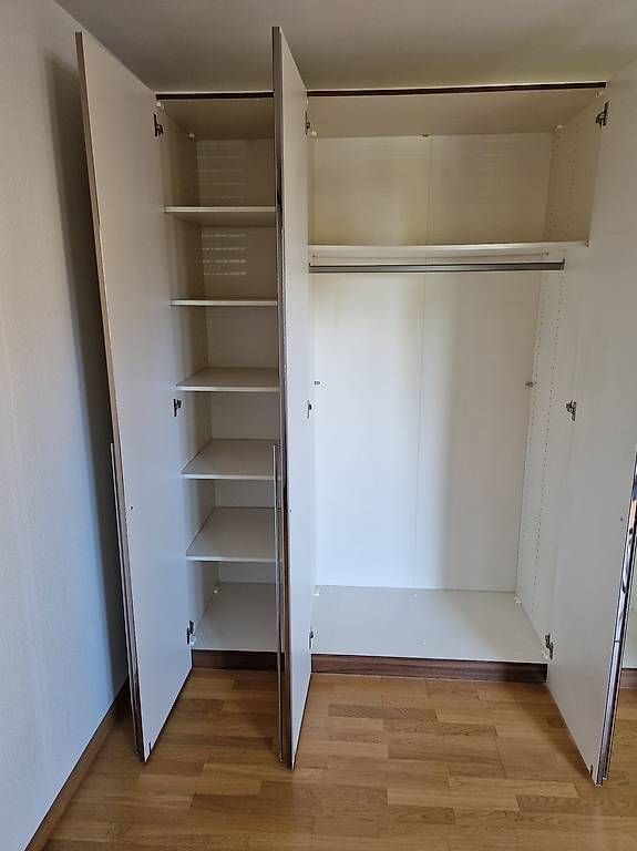 Armadi: Kleiderschrank mit Spiegeltüren – Usato da Basel venduto da earthwalker 1