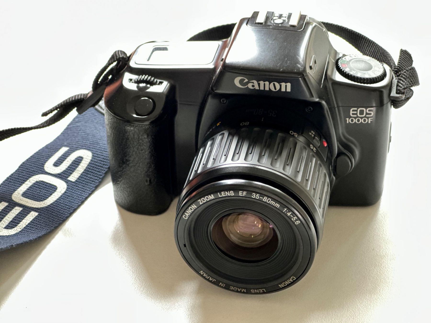 Canon Fotocamera: Canon EOS 1000F Spiegelreflexkamera, 2 Objektive, Blitzgerät – Usato da Stein am Rhein venduto da mar_8jsp 1