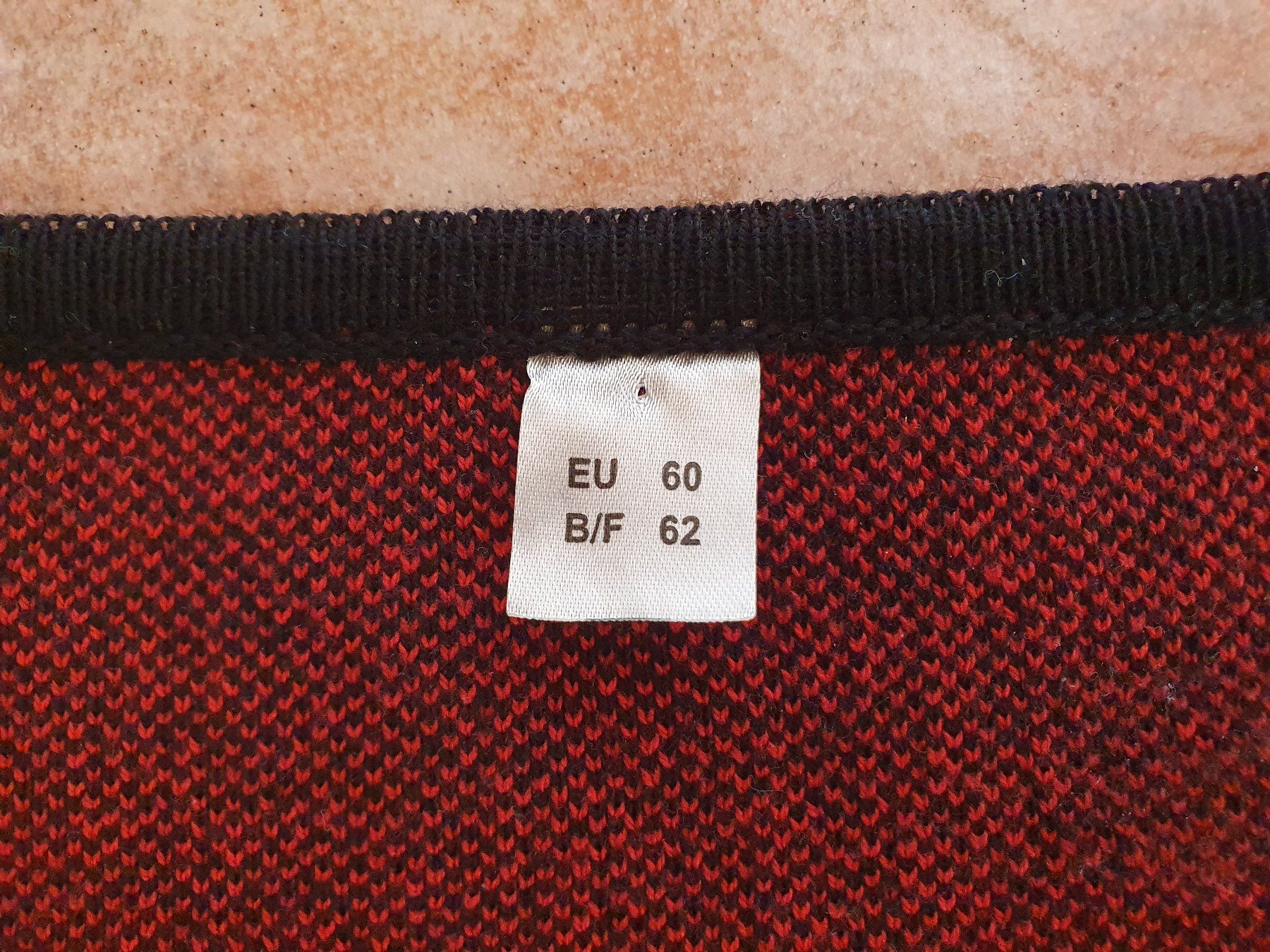 Maglioni & Felpe: Pullover (schwarz-rot) in Übergrösse Gr. 60 – Usato da Zürich venduto da kevinlodge 2