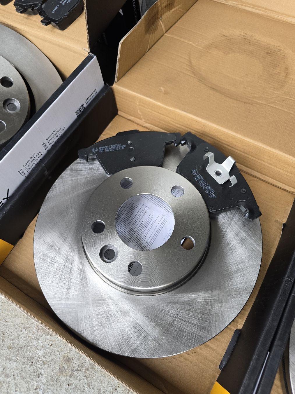 VW Tutti pezzi di ricambio auto: Bremsensatz VW Transporter T6 Bus – Nuovo e nell'imballaggio originale da Menziken venduto da JJRacing 2