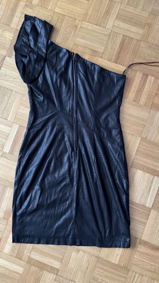 Vestiti: Schwarzes One-Shoulder-Kleid in Lederoptik, Grösse S – Usato da Pfäffikon SZ venduto da mer_qc7w 2
