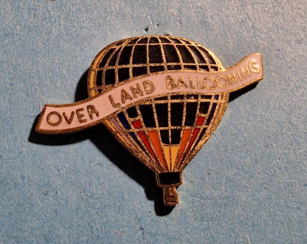 Placchette & Badge: Ballon Pin over Land Ballooning – Usato da Härkingen venduto da specialshapes