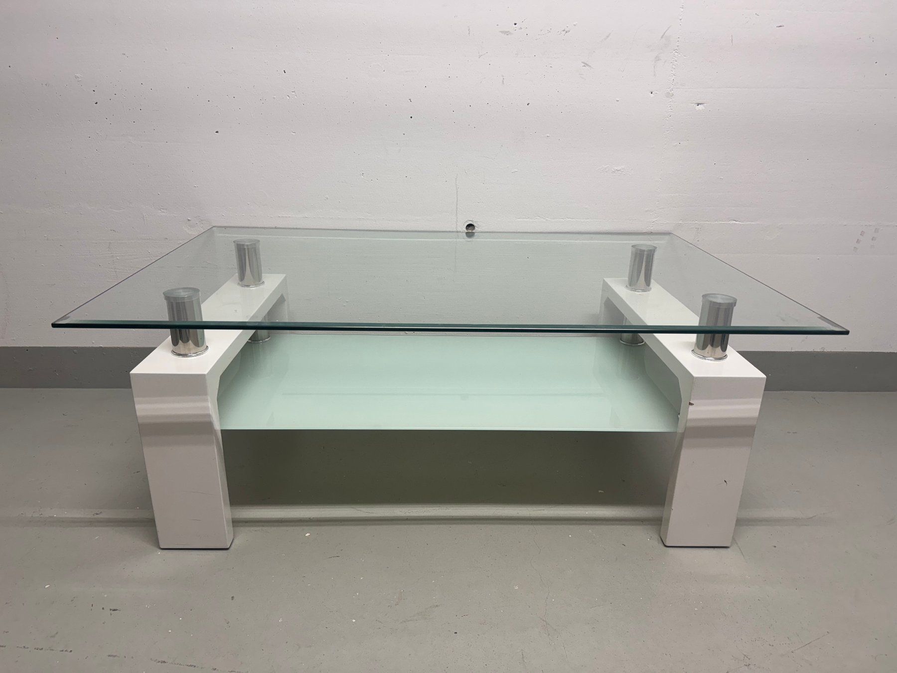 Tables: Glas Couchtisch, weisses Gestell – D'occasion à Illnau par lis_dbl7 1