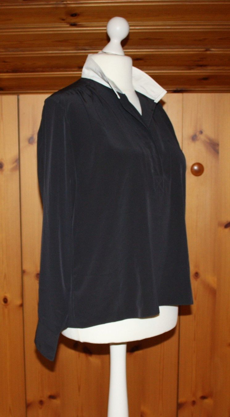 Camicette: Bluse LUTZ TEUTLOFF schwarz - weiss Gr. 42 – Usato da Flüelen venduto da Diversicum-Textil 1