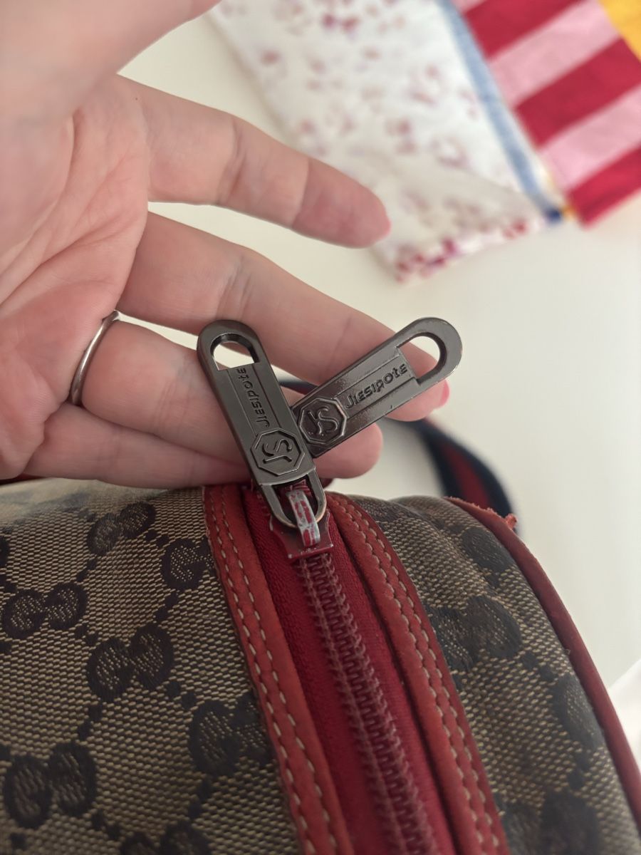 Gucci Taschen: Gucci Wickeltasche stark gebraucht – Gebraucht aus Höri von Celine.11 7
