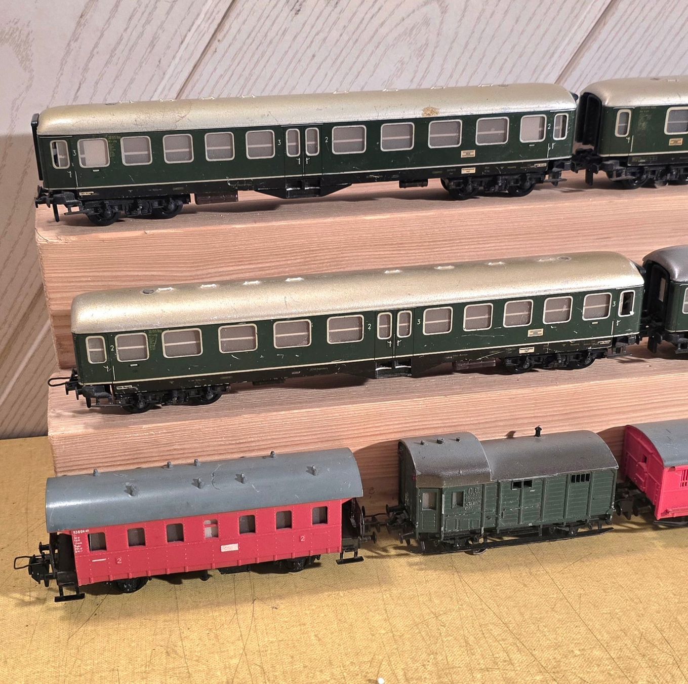 Trix Modellini di ferrovie: TRIX - EXPRESS - 8 diverse Wagen - gemäss Bilder - gebraucht – Usato da Biel/Bienne venduto da Fischhene 1