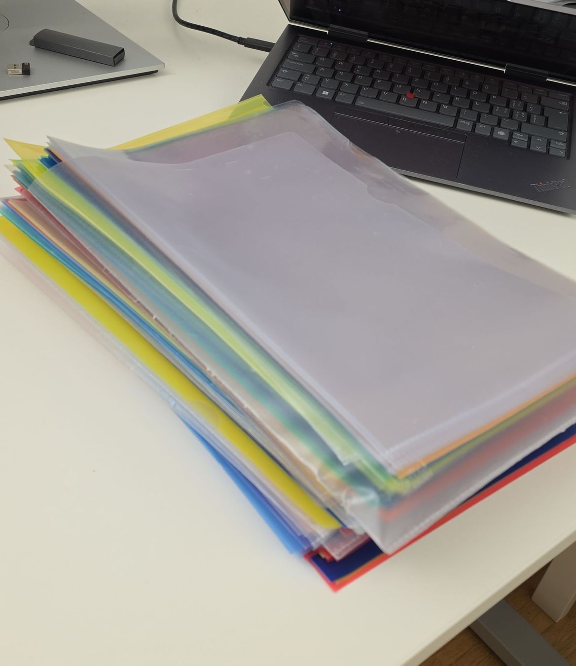 Altro in  Abbigliamento & Accessori: A4 Plastikmäppli, 220 Stk. neu, Dokumentenhüllen – Nuovo (secondo la descrizione) da Zürich venduto da zweistein03