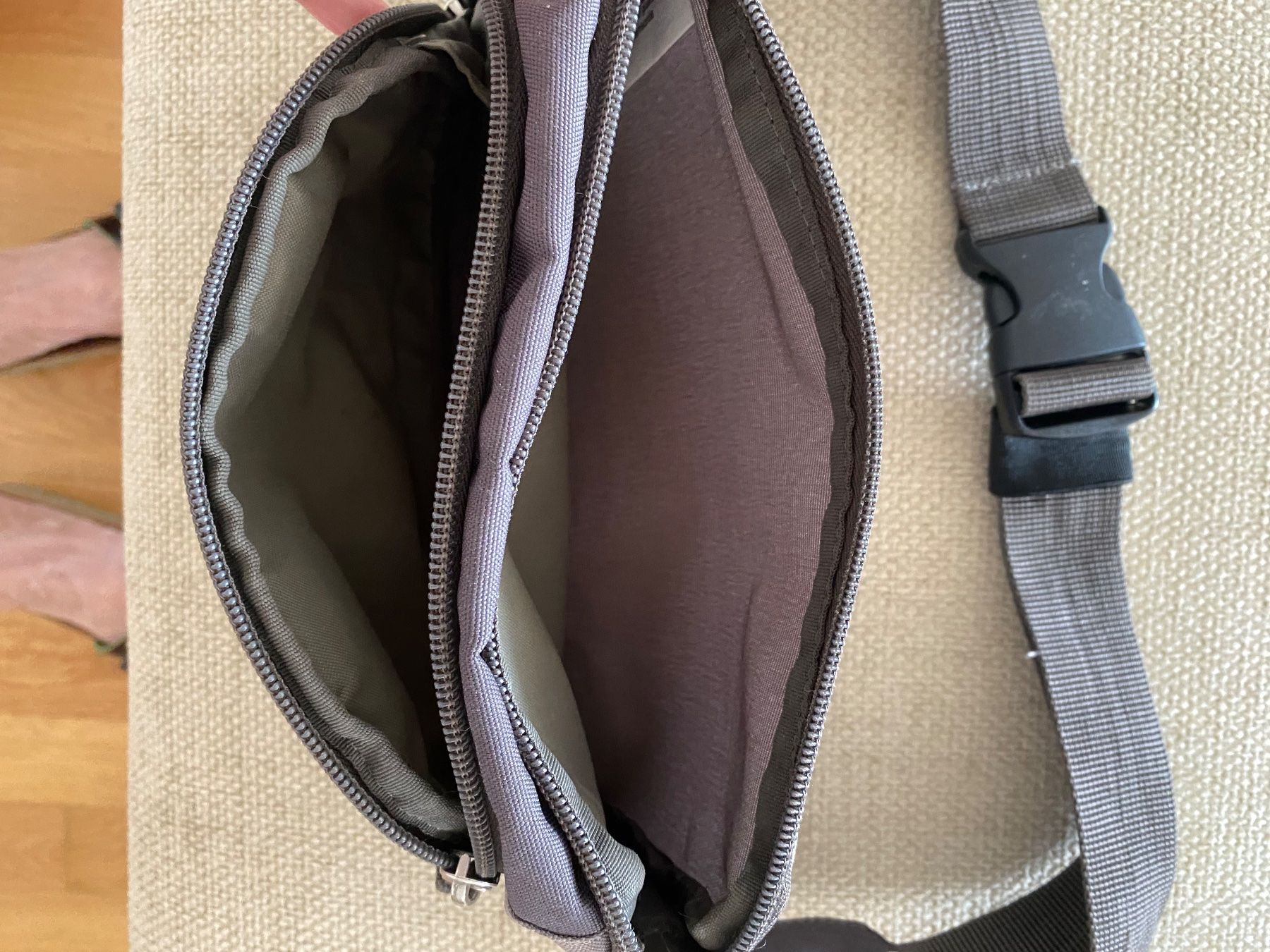 Samsonite Taschen: Bauchtasche Samsonite grau – Gebraucht aus Zürich von anasustic 1