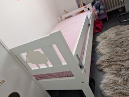 Kinderbett weiss mit Rausfallschutz guter Zustand