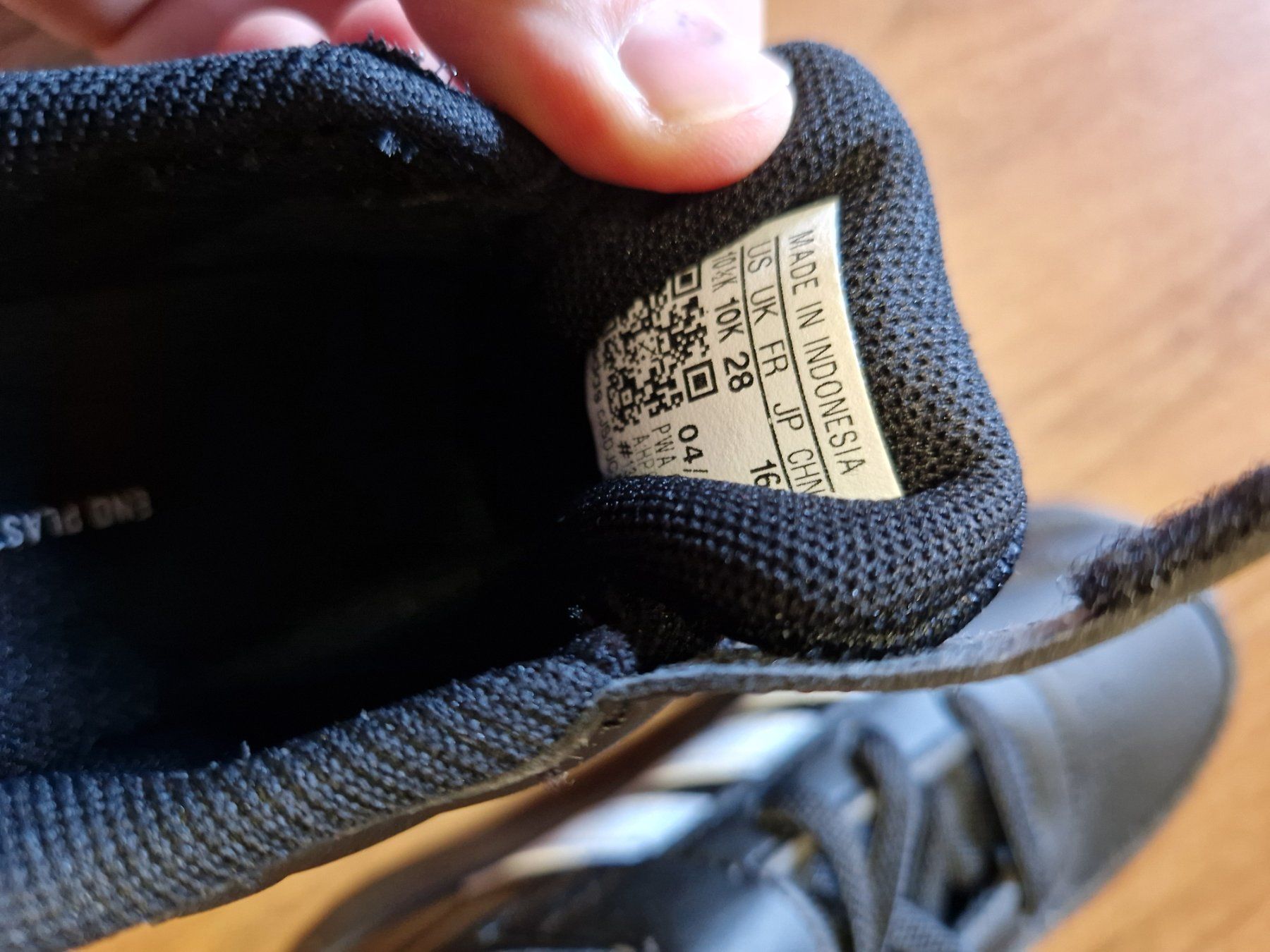 Adidas Scarpe per ragazzi: Kinder Sneaker neu Adidas schwarz Grösse 28 – Nuovo (secondo la descrizione) da Lenk im Simmental venduto da mir_8kty 2