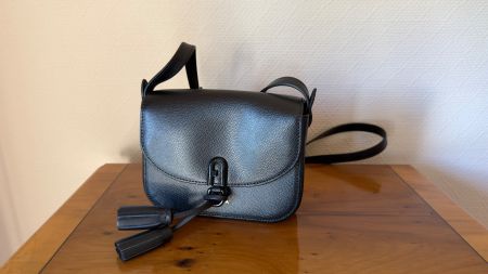 Furla sac bandoulière noir cuir grainé, fermoir Arch