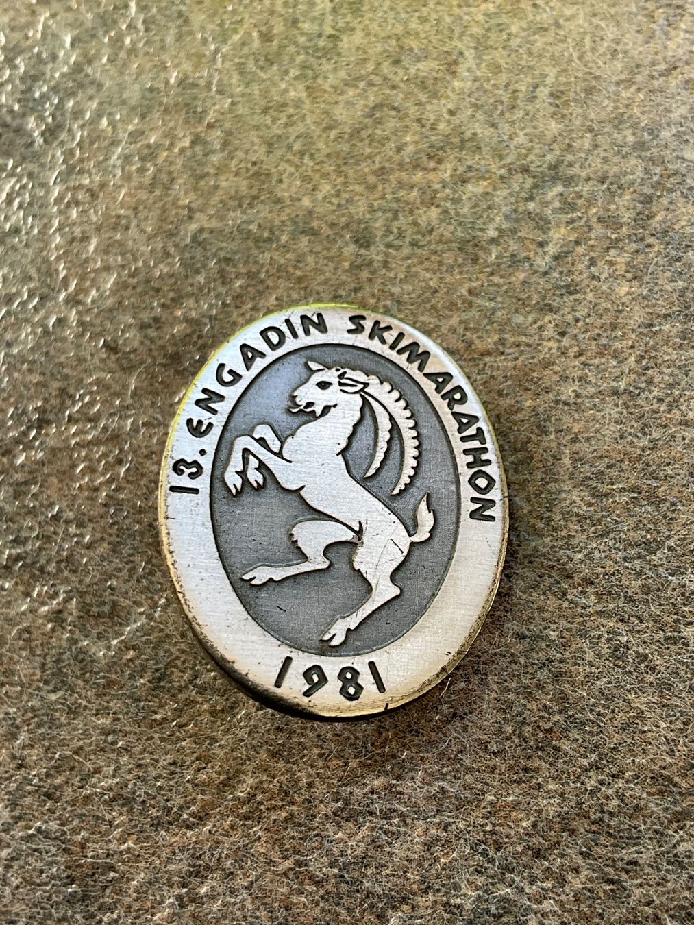 Placchette & Badge: Abzeichen Anstecknadel 13. Engadiner Skimarathon 1981 – Usato da Basel venduto da elster1986