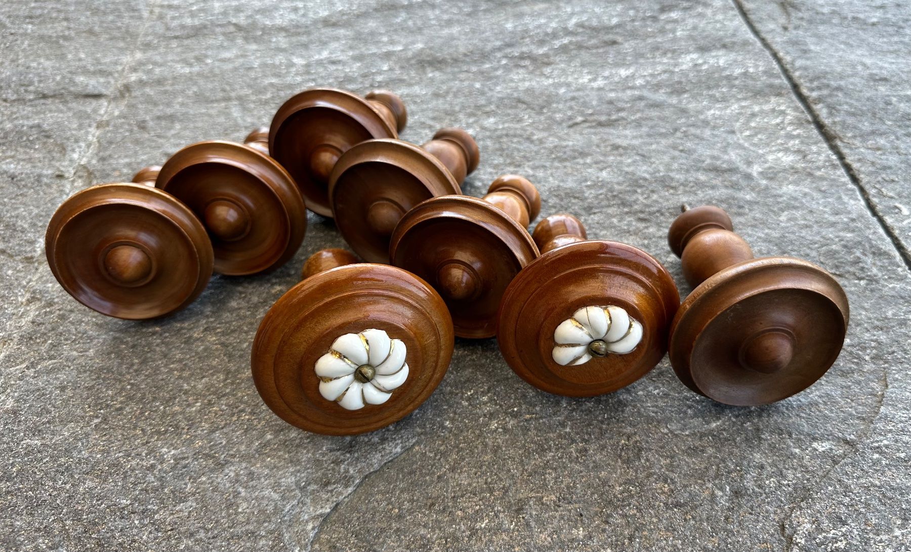 Tutte le decorazioni: Upcycling Vorhanghalter aus gedrechseltem Nussbaumholz 8 Stk – Usato da Jonschwil venduto da zni_65m7 6
