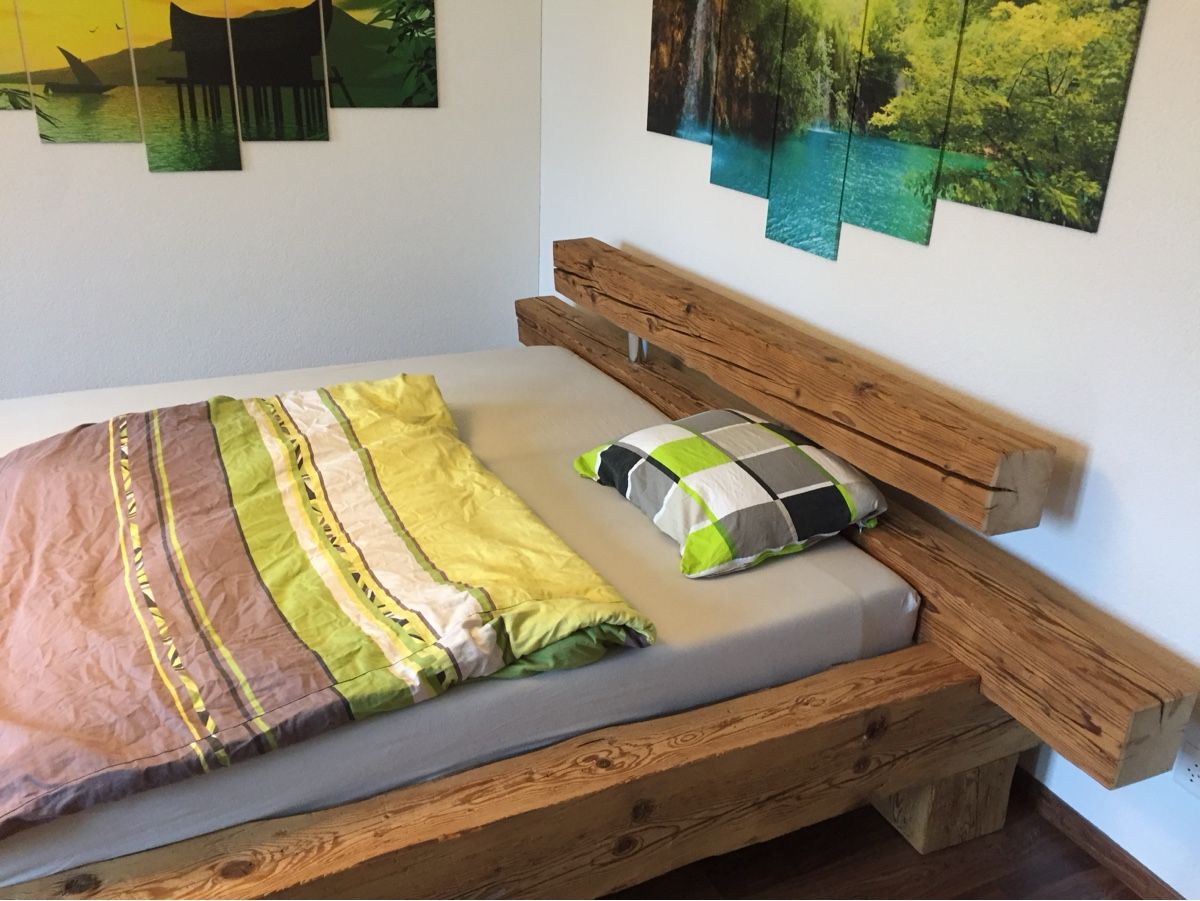 Lits: Bett aus Altholzbalken – D'occasion à Huttwil par luk_9tdh 1