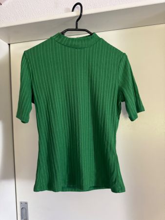 H&M Ribbed Top - Size S - Green - Great for Spring!
