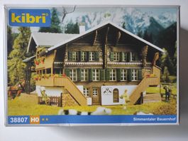 Simmentaler Bauernhof, Bausatz von Kibri H0, Fabrikneu