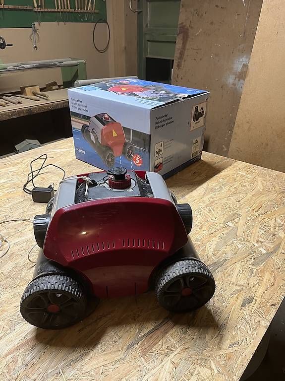 Accessori per Piscine: Poolreiniger Roboter Landi HZ1103 – Usato da Häggenschwil venduto da _kick 3