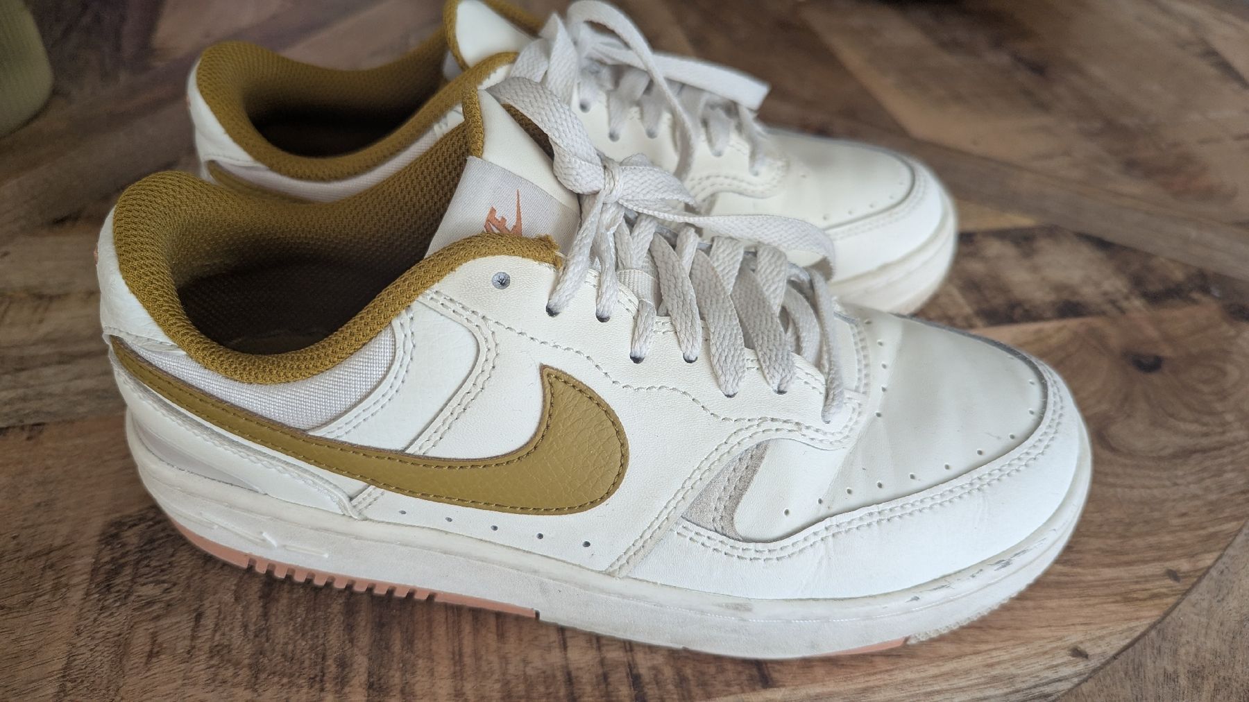 Nike Scarpe da uomo: Nike Schuhe Gr. 37.5 – Usato da Birr venduto da Liv_Nina